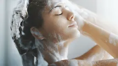 Stylingen tvättas bort, men konsekvenserna består: Vad samlas på hårbotten i månader?