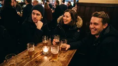 Kort berättelse: Jag drog pappas sämsta vits – och bordet blev plötsligt tyst