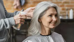 Ett enkelt steg mot ungdomlighet: Frisyrer efter 60 som suddar bort år